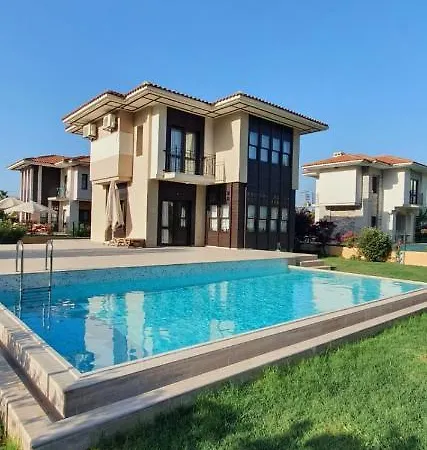 クラブ アッラ トゥルカ ヴィラ ダルヤン